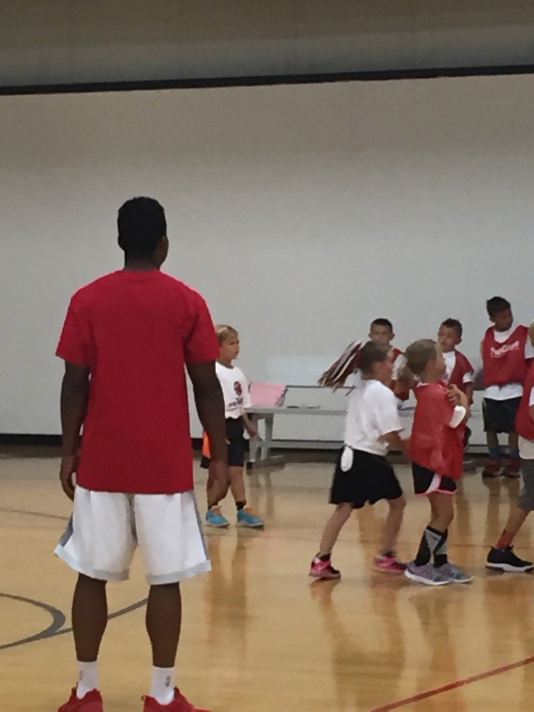willh79320's tweet photo. #experience @YogiFerrell11 @ProCamps admiring the "D" https://t.co/K2bA6Tdgdx