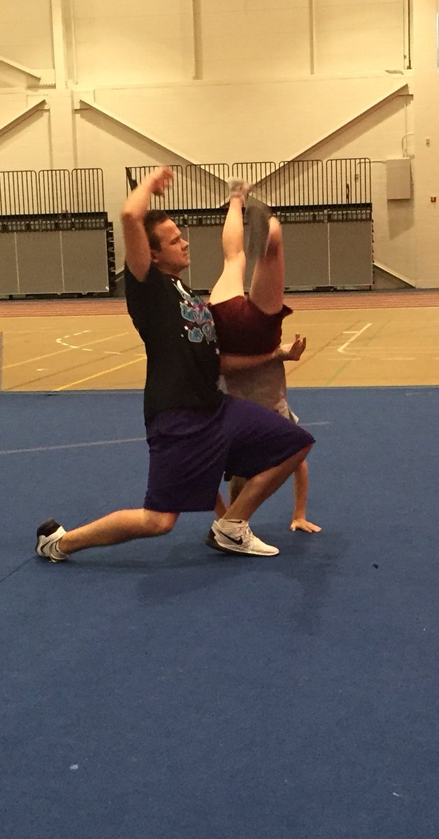 wlncheer's tweet photo. Working those tumbling skills #SVSU #CheerCamp2016 https://t.co/3uZVLeagui