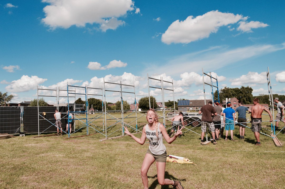 You rock and I roll!
#Opbouw
#JollyJumperParty2016 #Fun #wewillrockyou