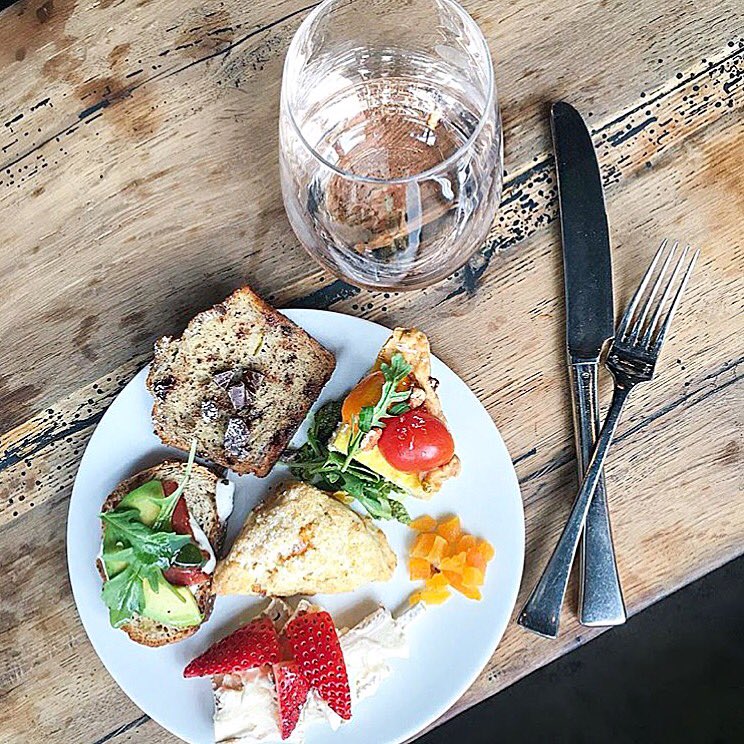 A Sunday well spent brings a week of content. A glass of rosé doesn't hurt either.Open at 10! 📷 by @connieeatscake!