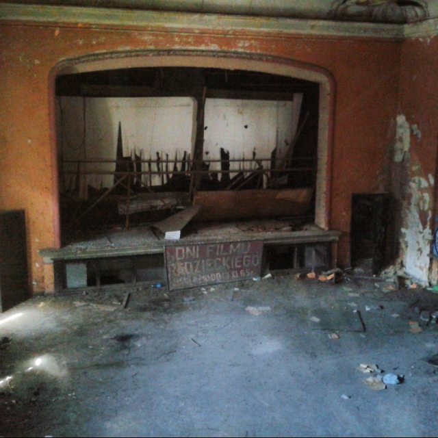 ahaNoah's tweet photo. Finaly :) Movie Theater 'Uciecha' ('Joy')
#urbex #urbanexploration #abandoned #decay #movietheater #cinema #forgott… https://t.co/LxlhII98ET