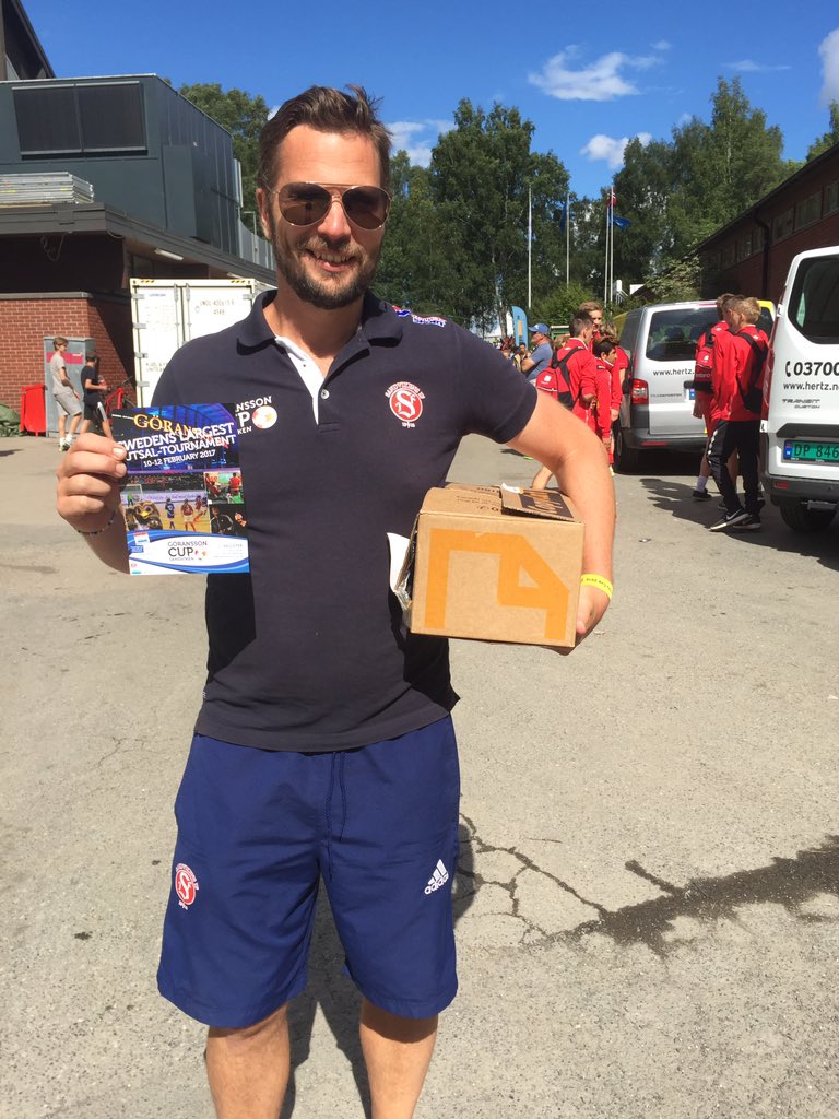 SandvikensIF's tweet photo. Göransson Cup på promotion turné i Oslo #goranssoncup https://t.co/4Az3Dzg62I