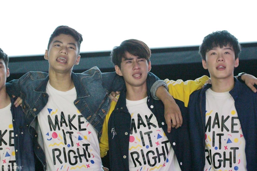 Bimasael's tweet photo. Aku tunggu kedatangan kalian di indonesia @ohmpawatt @peakpeemapol @ImerbSittiwat @BoomKrittapak @manasaproy https://t.co/mhdxDDHAj1