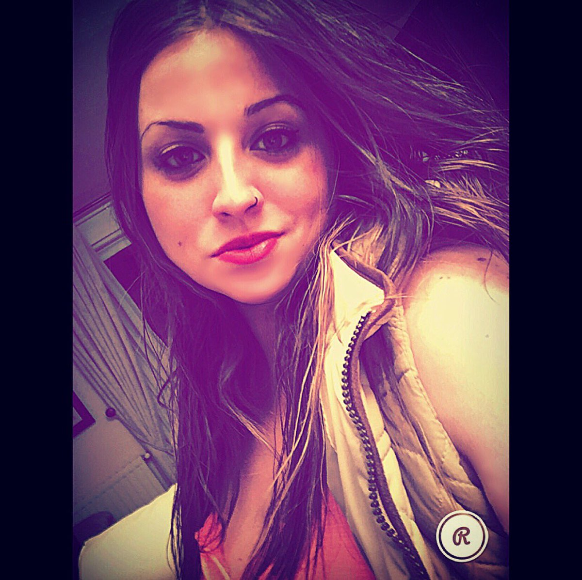 andreasirca's tweet photo. "Quédate con un amante que te mire como si quizás fueras magia" ➰👣🍀💖💋💋💋💋 https://t.co/EO6VYv4lPL