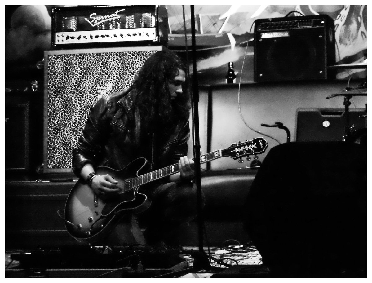 FlowersinSyrup's tweet photo. #GettingCloser #inStores 12.08.2016 via #novamd #demonpop #rockmusic #alternativerock #indie @regioactive https://t.co/RsbhzSRZYh