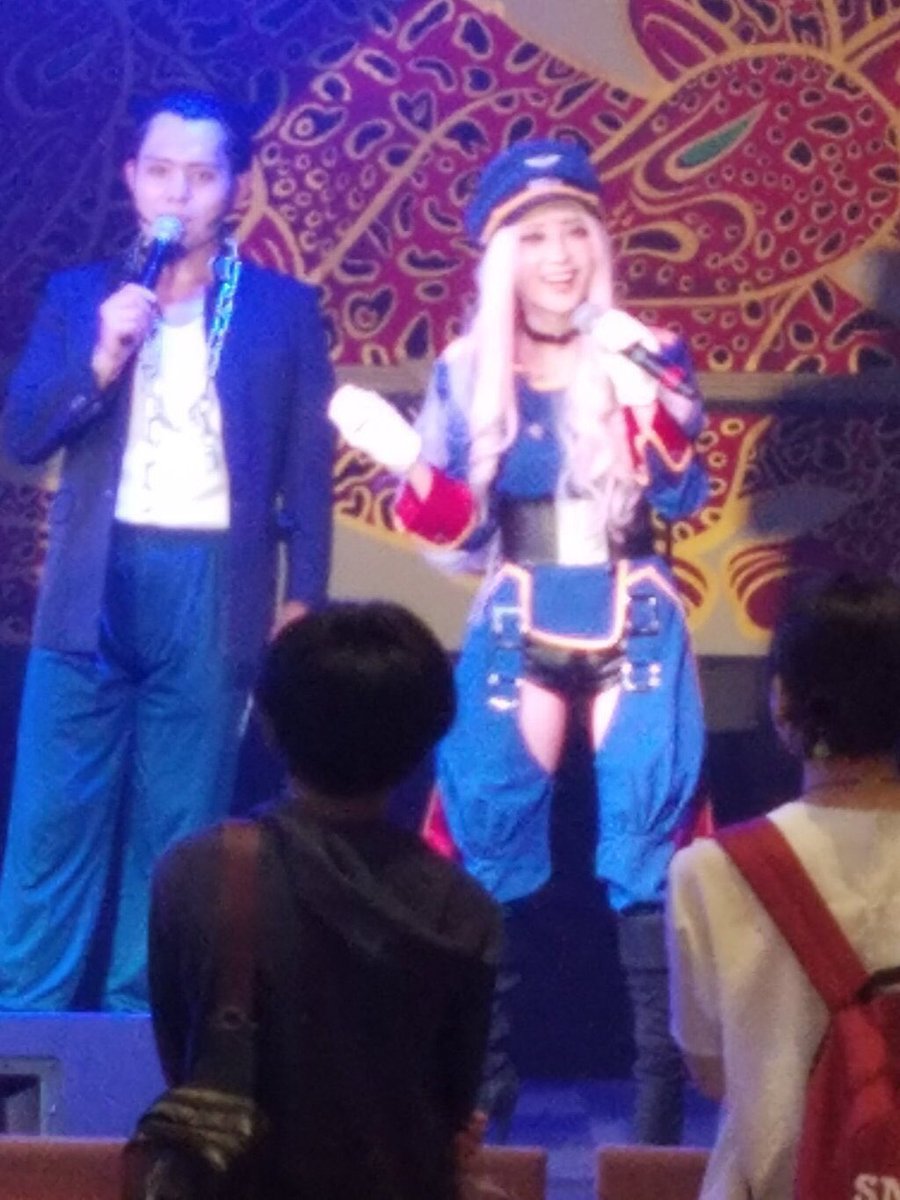 chamomile_chami's tweet photo. 【コスプレイメイトフェスティバル】
イベントお疲れ様でした！MCうなまるさんとトークしてるステージのお写真いただきました！ありがとうございます！みなさんイベントは楽しんでいただけましたでしょうか？
#コスプレイメイト #イベント https://t.co/znqGOqEw5S