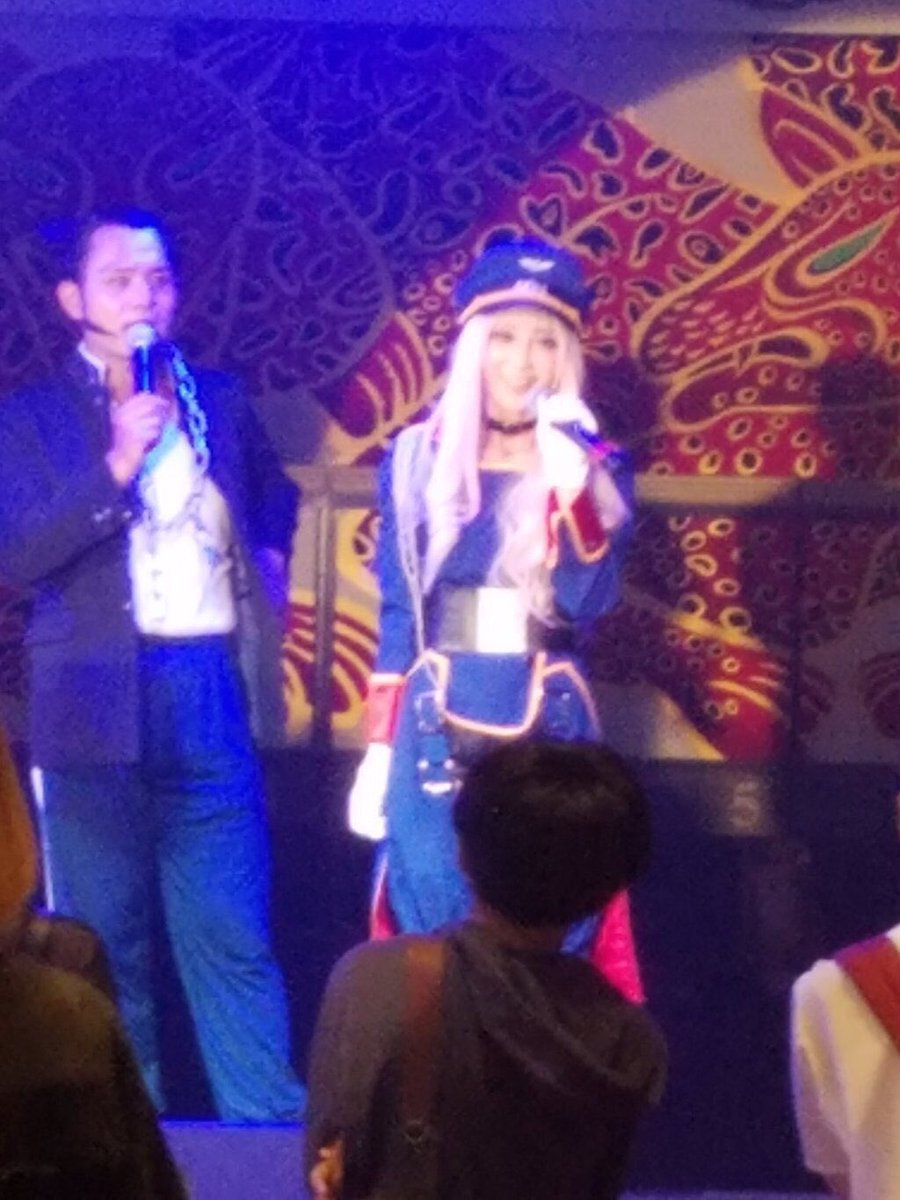 chamomile_chami's tweet photo. 【コスプレイメイトフェスティバル】
イベントお疲れ様でした！MCうなまるさんとトークしてるステージのお写真いただきました！ありがとうございます！みなさんイベントは楽しんでいただけましたでしょうか？
#コスプレイメイト #イベント https://t.co/znqGOqEw5S