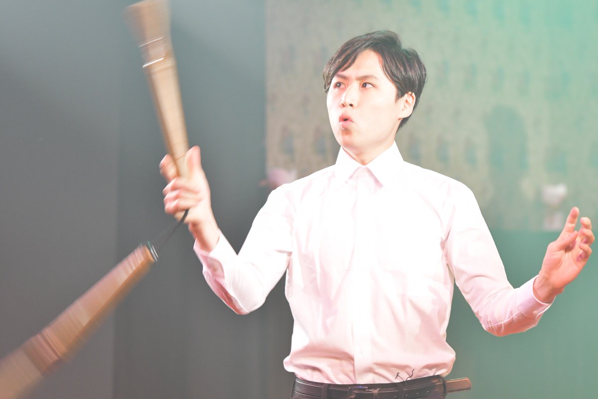 dare_stage's tweet photo. #誰ステ ！写真館！
ステージを支えるアンサンブルさんたちの写真です！
それぞれの特技を披露したり、多い人は1人5役こなしたりと大活躍でした！ https://t.co/WcGbIh6SaS