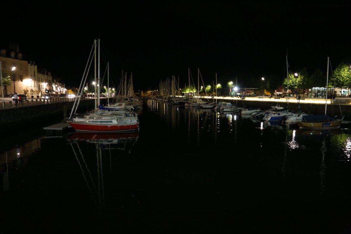 Barre69737399's tweet photo. #vannes #port #morbihan #doucesoiree https://t.co/IGn9f5909k