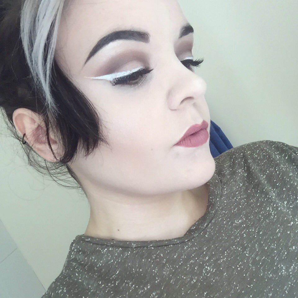 _Alex_Chapman's tweet image. Today's #makeup feat @Illamasqua #sex as a liner #illamafia @juliankynaston