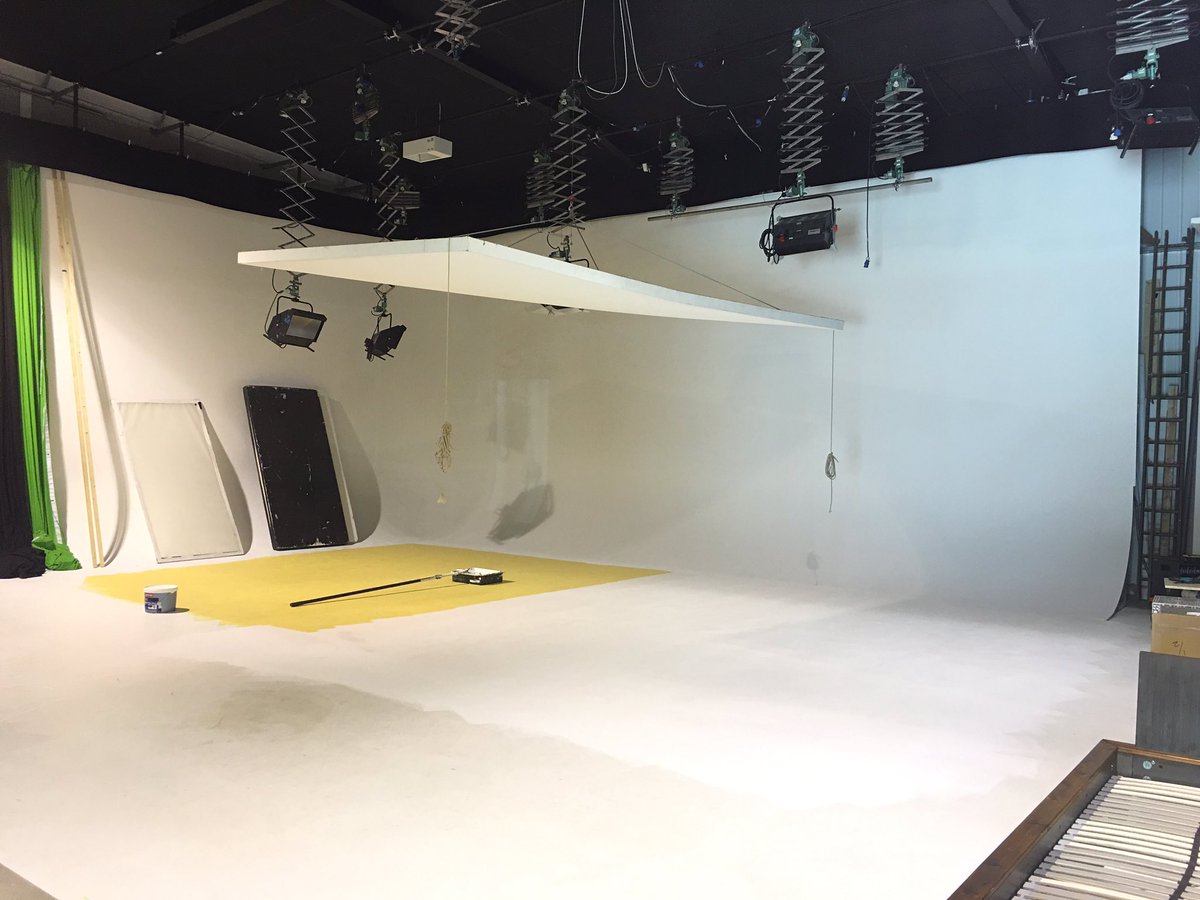 JW_Photography_'s tweet photo. Going, going, gone! .. Sunday #setlife eh! #whiteinfinitycove #ManchesterHireStudio #BigShedStudio https://t.co/6qMBZ9Okn1