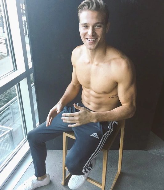 On set, ready to do this...