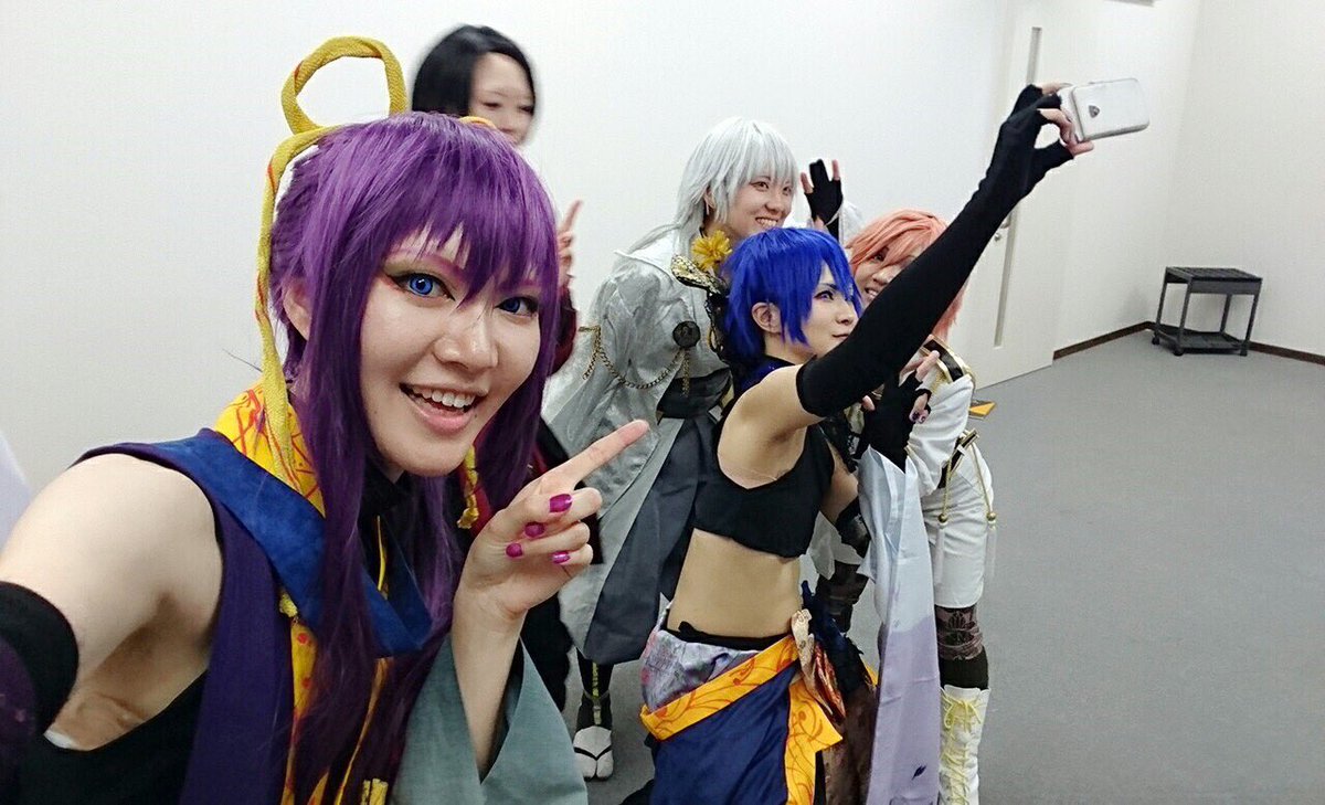 izumi_mikado's tweet photo. コスプレイメイトフェスティバル②

うさみけパイセンと！歌もダンスもキレがあって可愛いらしくて素敵でした！また8/21のCCCでお会い出来るのが今から楽しみです♪
桜梅桃李さん！刀抜くたびに女子の歓声を一身に浴びていた刀剣男子達´` https://t.co/7DYSOJUB52