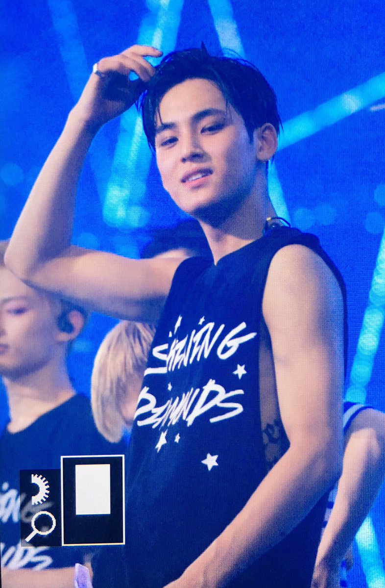 17spics's tweet photo. 160731 (previews)
KIM MINGYU IS SLEEVELESS + GOT A TATTOO I CAN'T BREATH https://t.co/644S6p2G9I