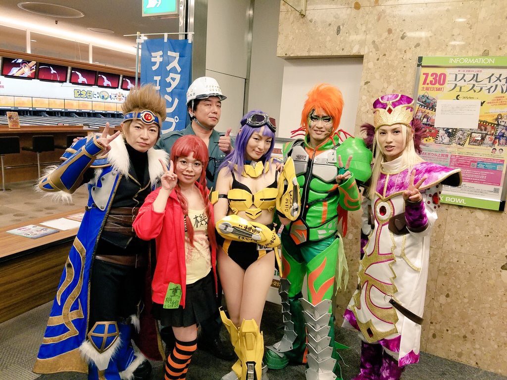 itani1005's tweet photo. おはじゅーきこんにちじゅーきこんばんじゅーき！ガッシーン！！からのブッピガン

随分間が空いてしまいましたが、元気です！みんな元気！？

コスプレバンドの元祖
Psycho le Cému（サイコ・ル・シェイム）さんとおお
#重機娘 https://t.co/RtuBXdevfc