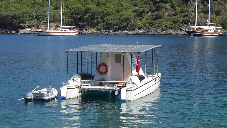 Türkiye'nin ilk güneş enerjili katamaranı mavi yolculukta!

solarbaba.com/haber/turk-yap…