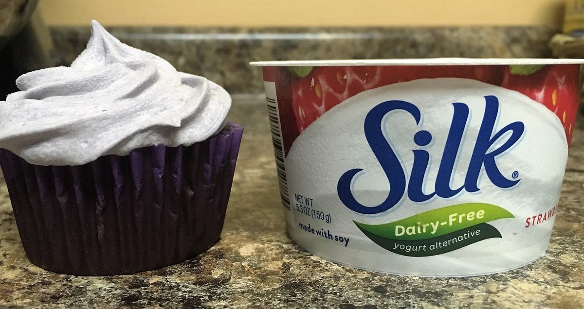 willowberryroad's tweet photo. Cupcakes flavored with Silk Dairy-Free Yogurt Alternative #SilkCrowd #sponsored https://t.co/r5h7kBW9Or