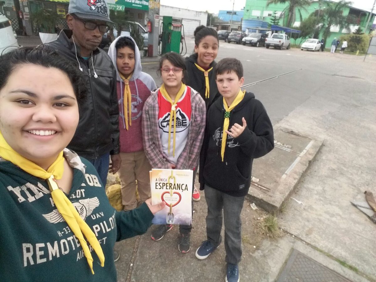 Clube_GdV's tweet photo. Desbravadores trabalhando cada vez mais para a pregação do evangelho. #Desafioonline #Guardioesdovale https://t.co/Wc0EaGHkPl