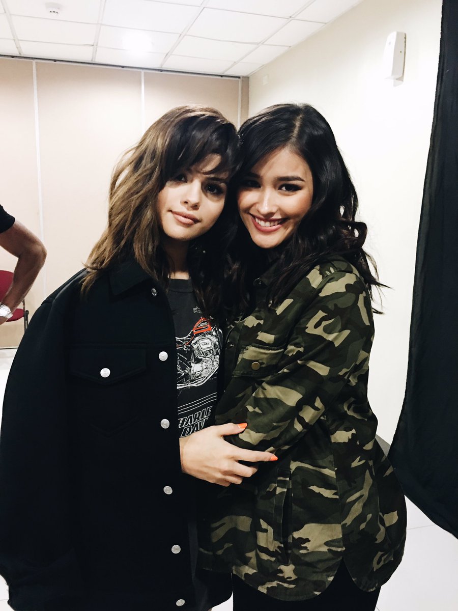 lizasoberano's tweet photo. Guess who's freaking out https://t.co/rOF13lUU0m