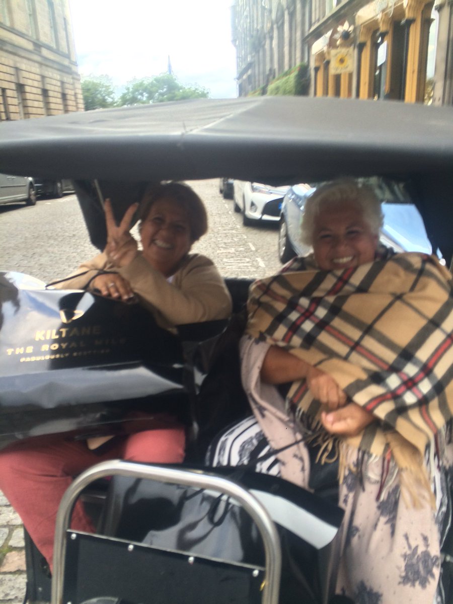 EdinRickshaw's tweet photo. With love from Mexico. Linda and her sister loving the #Edinburgh shops and cycle round the city #pedalpower #bike https://t.co/Pe5Q8JMbfR