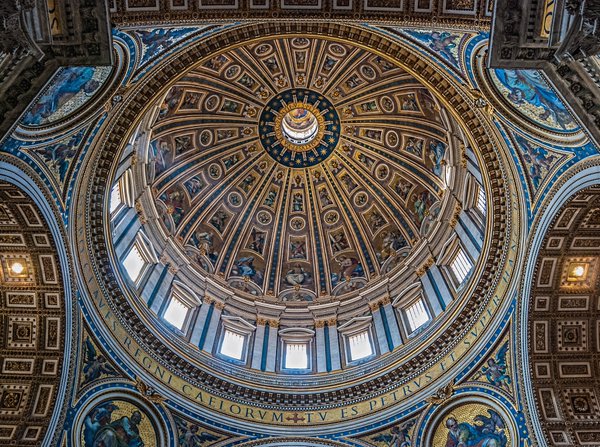 7hillstours's tweet photo. The famous dome of St. Peter's Basilica as seen from the inside #Rome #art #architecture https://t.co/orMVvLfnkd