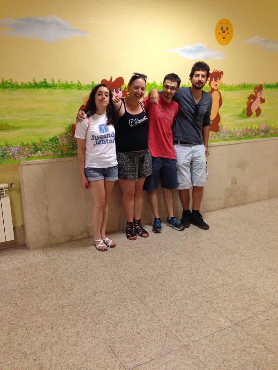 JugandoJ's tweet photo. Ayer volvimos al #HospitalNiñoJesús con #Akafi! Enhorabuena #voluntarios!!! :D #juegosdemesa #JugandoJ https://t.co/wr2KgIZzGd