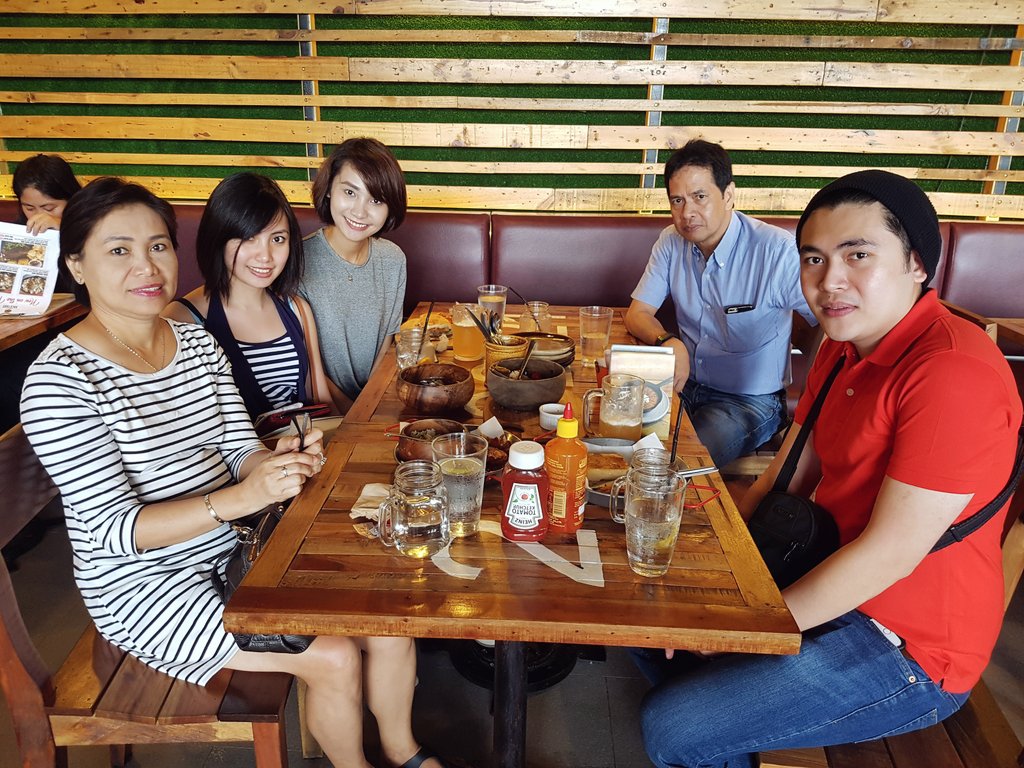 charissgarcia's tweet image. Good stuff first.. Family bonding at #BackyardKitchen 🙌  It's also a brewery, so they serve alcoholic drinks as well