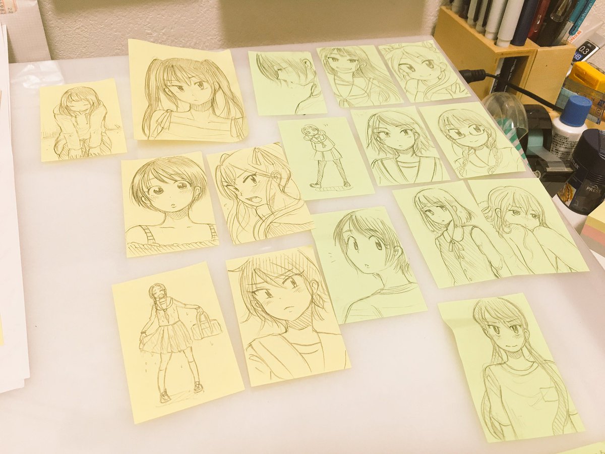付箋女子追加。つり目っ娘楽し〜い。この限られたスペースに絵描くのが楽しくて気づけばトレース台の4分の1を占めている…。 