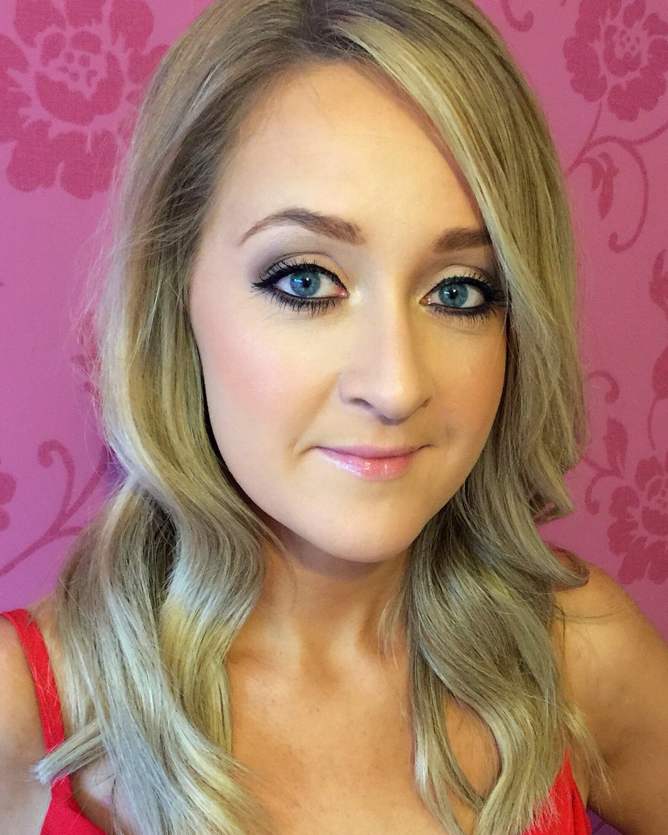 lucysmithmakeup's tweet photo. Makeup by me 💞🌟💄💋 #makeupartist #freelanceleeds #occasionmakeup #glow #highlight #weddingmakeup https://t.co/fnR9wat5Nw