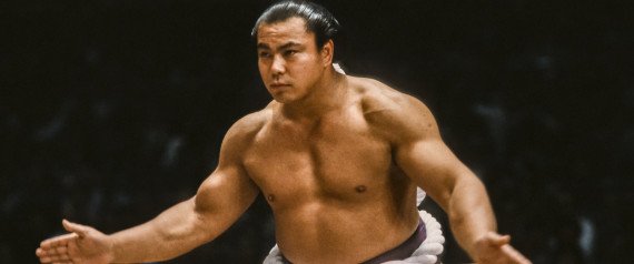 higeDnD's tweet photo. 千代の富士死去はいいけど、ウルフと呼ばれてた時代の写真を貼る人が誰もいないので僕がやる。
この身体見ろよ！相撲取りの体じゃねぇだろ！！ https://t.co/H12FkEquuW