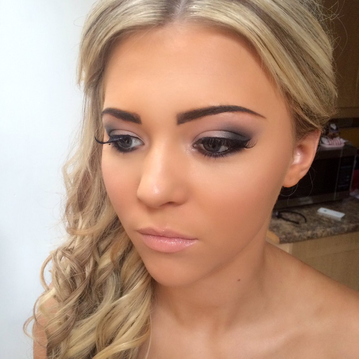 lucysmithmakeup's tweet photo. Makeup by me 💞🌟💄💋 #makeupartist #freelanceleeds #occasionmakeup #glow #highlight #weddingmakeup https://t.co/YR2qgtblMu