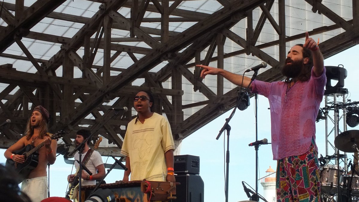 CultureNantes's tweet photo. #Festival @les_escales, Port de #SaintNazaire
L'énergie de #NativeYoung a ses secrets!
Bon dimanche à tous ;) https://t.co/7XfSNFV5F1