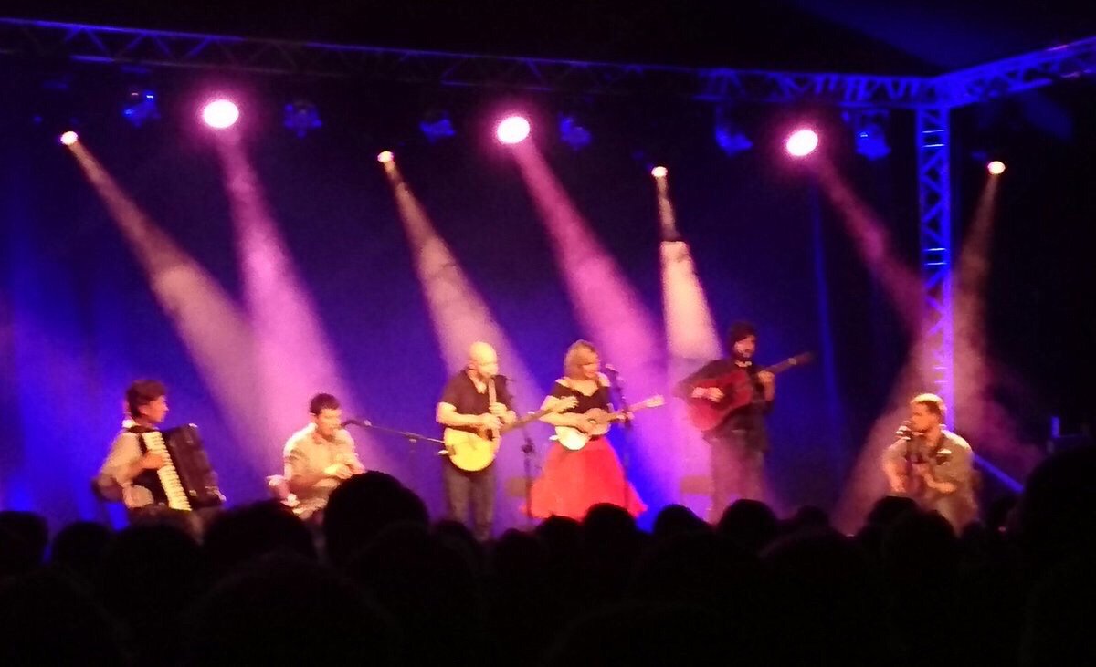 Onstage @sidmouthfolk with #padraigmorrison @TobyShaer @johnmccusker @KrisDrever @inneswhite1