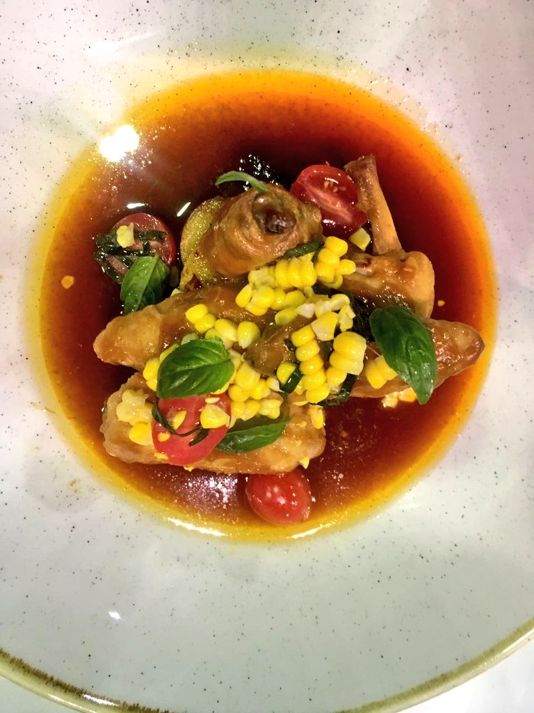 TheMaslowHotel's tweet photo. He makes it look so easy! Gourmet &amp; healthy, Chef Adrian wraps up his cooking class @goodfoodSA. #EatWellLiveWell https://t.co/pBElZjj42D