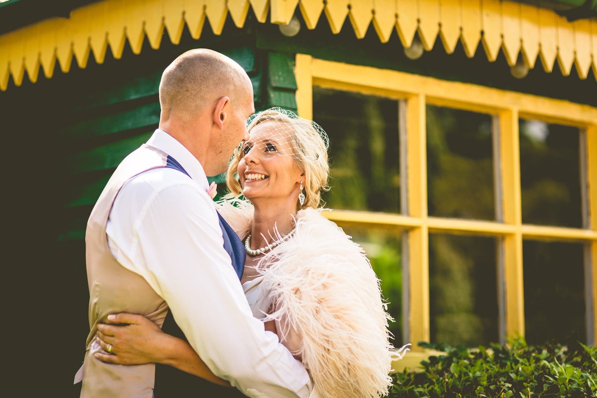 magdalenamahdy's tweet photo. Donna & Mark ❤️ #wedding #weddingphotography #flapperwedding #20sstyle #redbrickbarn https://t.co/Vbo9QXsOAC