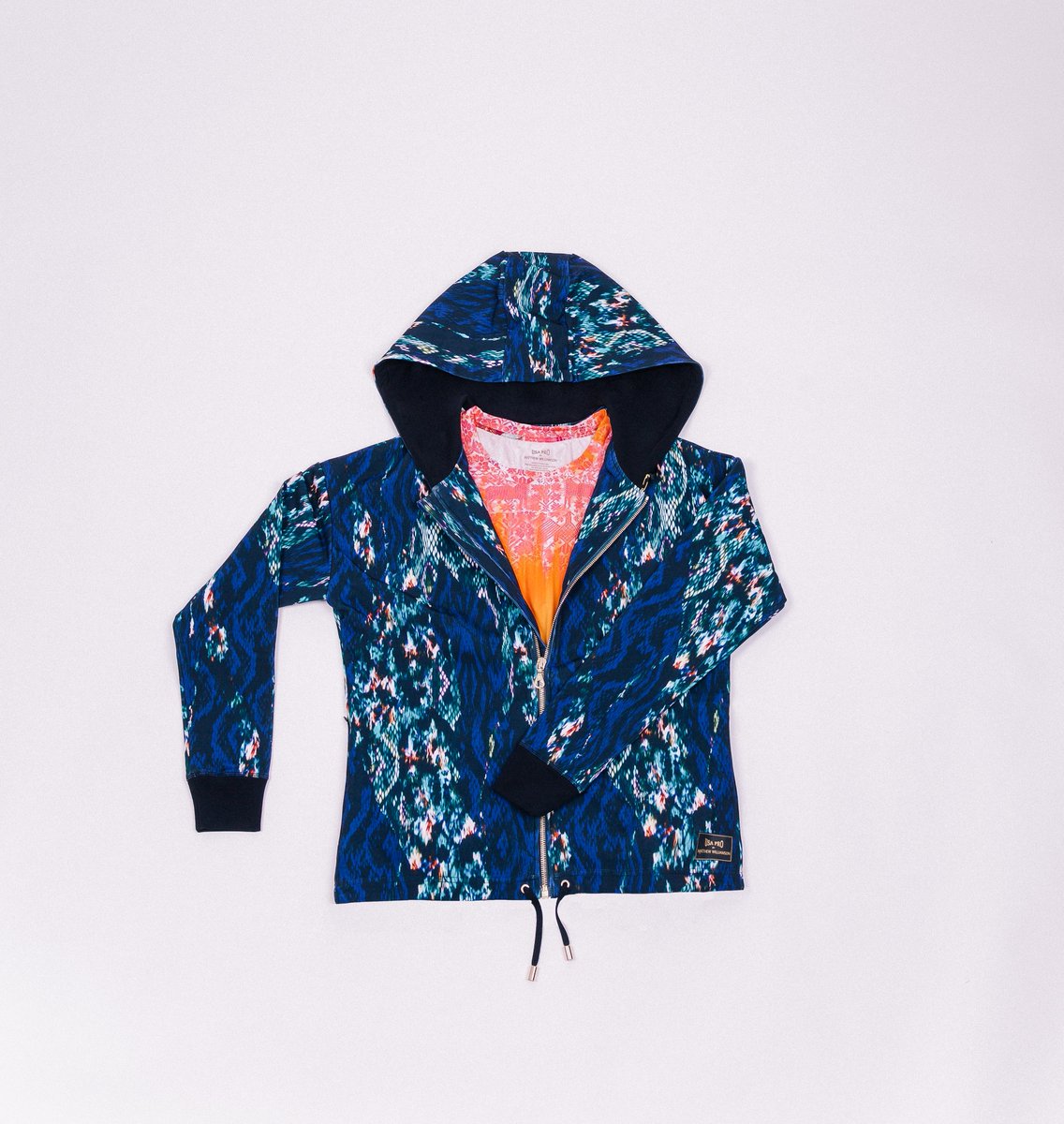 flannelsfashion's tweet photo. Inject a splash of colour into your Sunday workout c/o @USAProUK X @MWWorld https://t.co/i66aADKZJt πͺ #USAPROXMW https://t.co/BMjhVMcnAL
