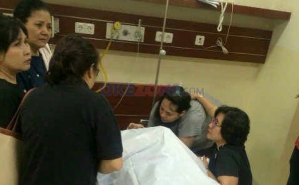 okezonenews's tweet photo. Mike Mohede Sudah Meninggal Sebelum Tiba di Rumah Sakit https://t.co/D4oEdz42uD #RIPMikeMohede https://t.co/DcmRAaFWjG
