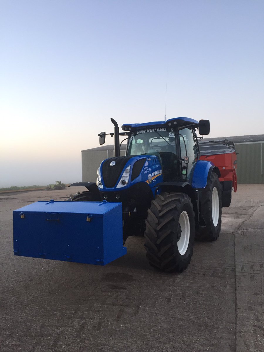 farmerbarley's tweet photo. @dan_kiddy1 @NewHollandAG @ErnestDoeSons mine turned up in April #goodmachine https://t.co/08AnvY7J4b