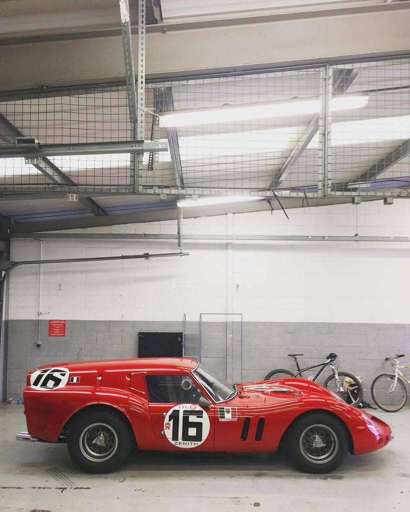 yournotmyfather's tweet photo. BREAD. #250Breadvan #SilverstoneClassic https://t.co/6Y57wXMQbZ https://t.co/Nv8FHVIHC1