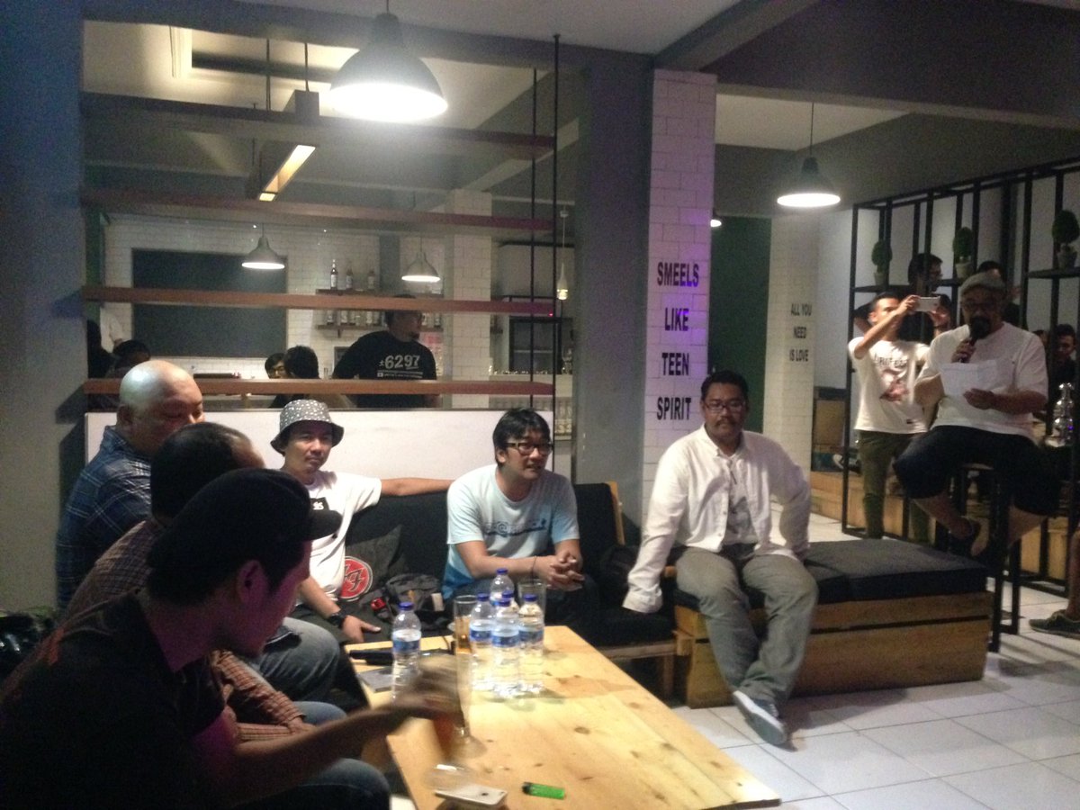 LIVEFRVR's tweet photo. Sharing session Let's create, Let's get connected at @POPSCENESSTORE kamipun turut berpartisipasi. https://t.co/QGX7PU4b5N