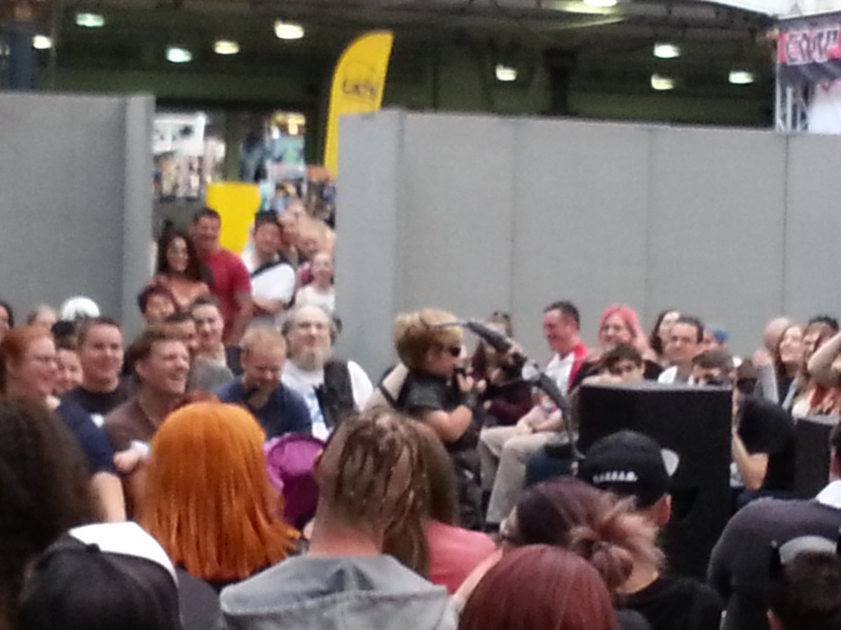 DarkCleoPro's tweet photo. Oliver returning as Hawkeye to our #cosplay masquerade! #LFCC16 https://t.co/XGrFXE93zz