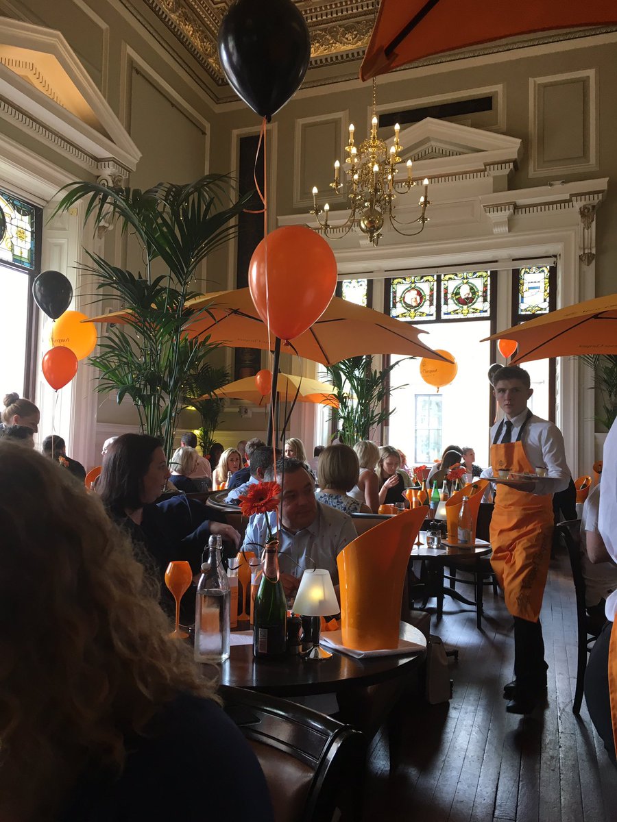 missdevine77's tweet image. #paintthetownveuve