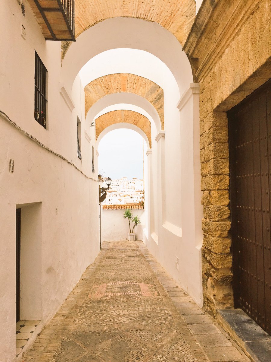 CadizTurismo's tweet photo. Me encanta! RT @viveandalucia @beiBaf: #Vejer y sus rincones blancos, de altura y de naturaleza #puebloblanco #Cadiz https://t.co/k4KZKKoUhU