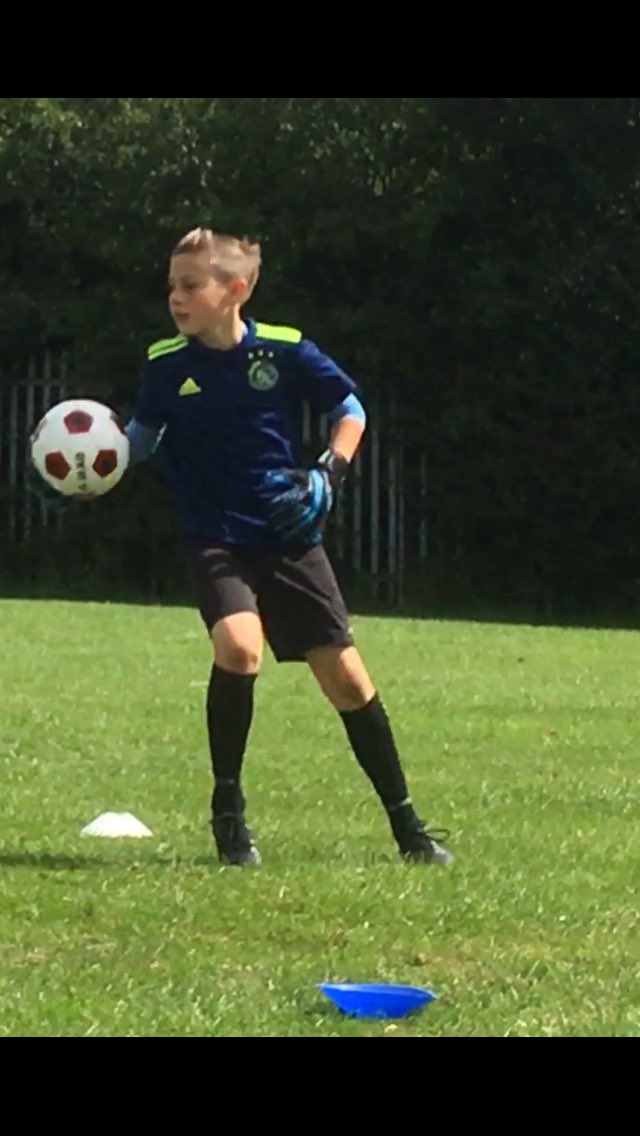 isobellebaker's tweet photo. Sunday morning hard at work training in the sunshine. Looking forward to start of new season for @btfc_pda u13s. https://t.co/x8SUvsafYB