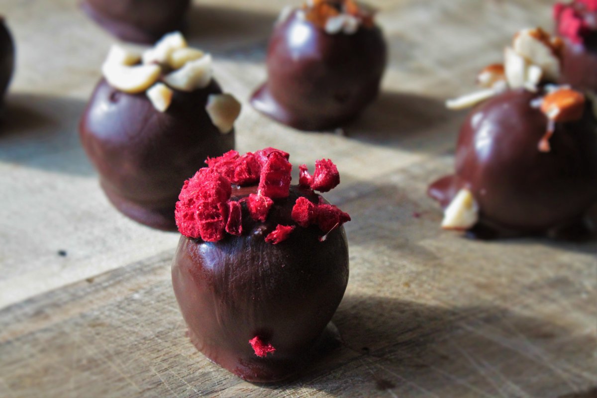 unRefineduk's tweet photo. Try out our #new #recipe for #healthy #chocolate truffles with a secret ingredient!  https://t.co/nubmKgkbrv
#vegan https://t.co/65hSW6vJQ2