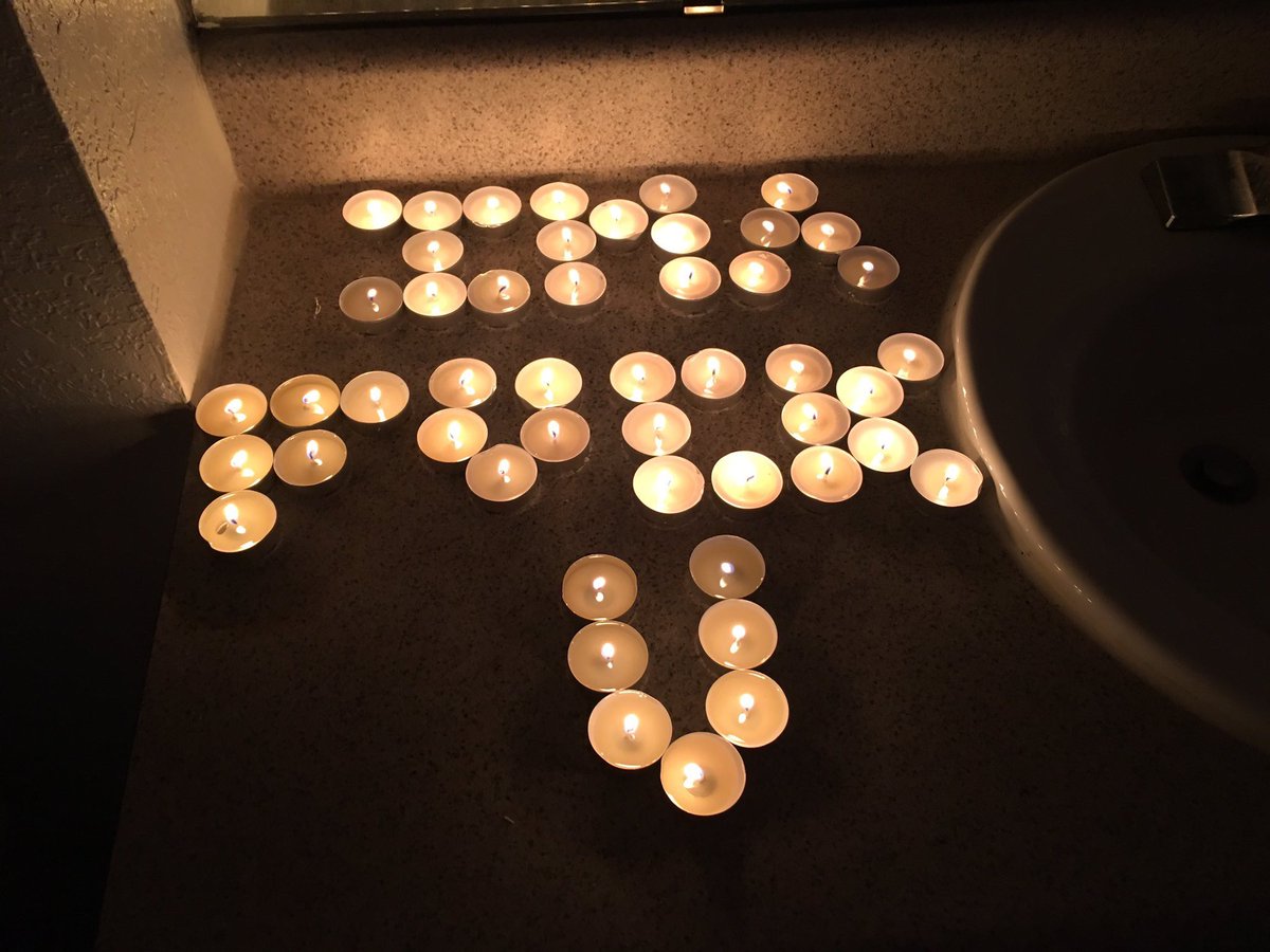 Forexin4weeks's tweet photo. Gotta be romantic. https://t.co/53KS1c5jjy