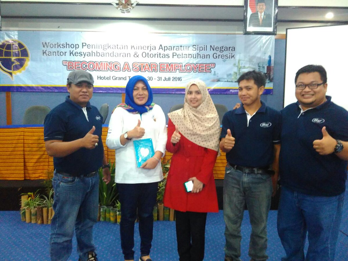 shelaoke's tweet photo. Thanks for #qualitytime for #heartyservice with @a_mayangsari #grandtrawashotel @mojokerto 31juli2016 https://t.co/0c3lZKhmPd