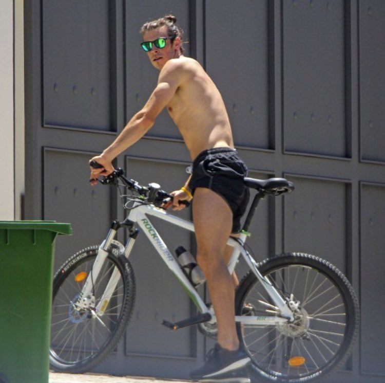 AnanaeGB11's tweet photo. GARETH BALE realizando ciclismo durante sus vacaciones,#SuperBale https://t.co/3JuhanYTZ0