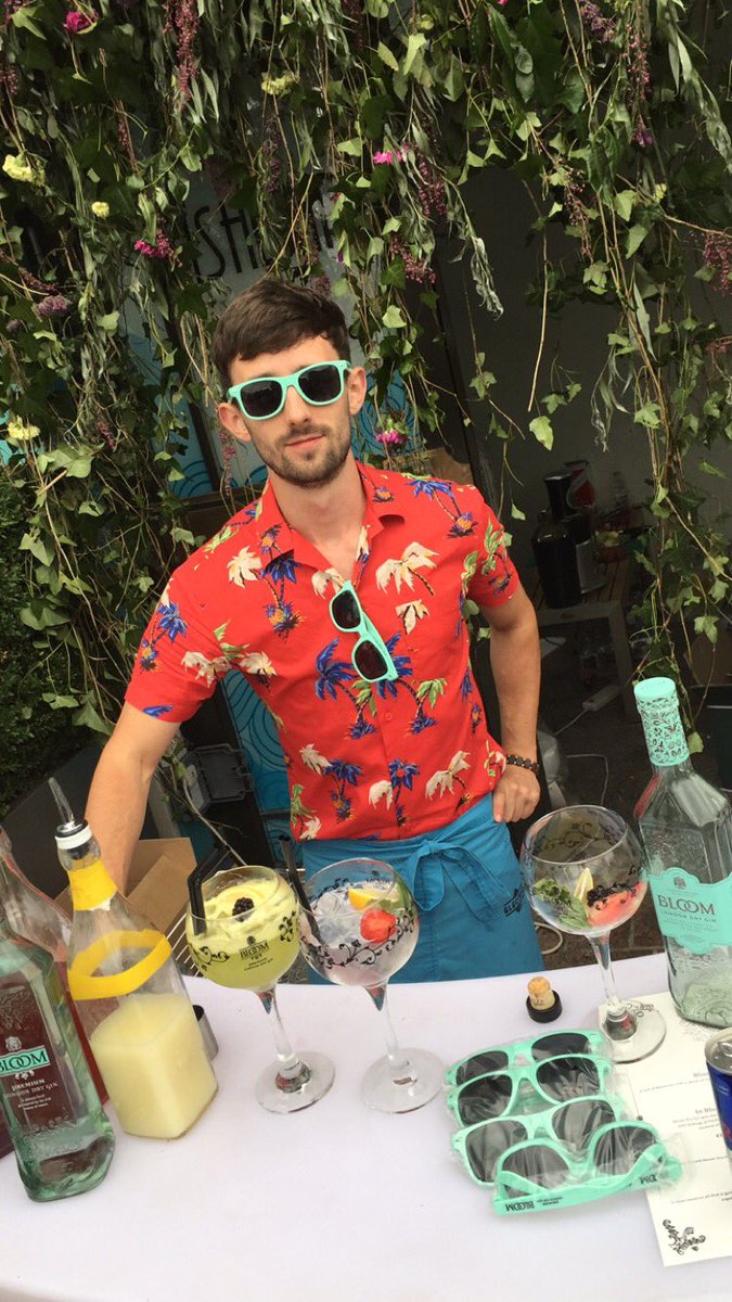 lisa_d3's tweet image. Bloom Gin Garden @ElectricCork  #CorkPride #BloomGin 😎🍓🍸💃🏼💚💙💜💛❤️
