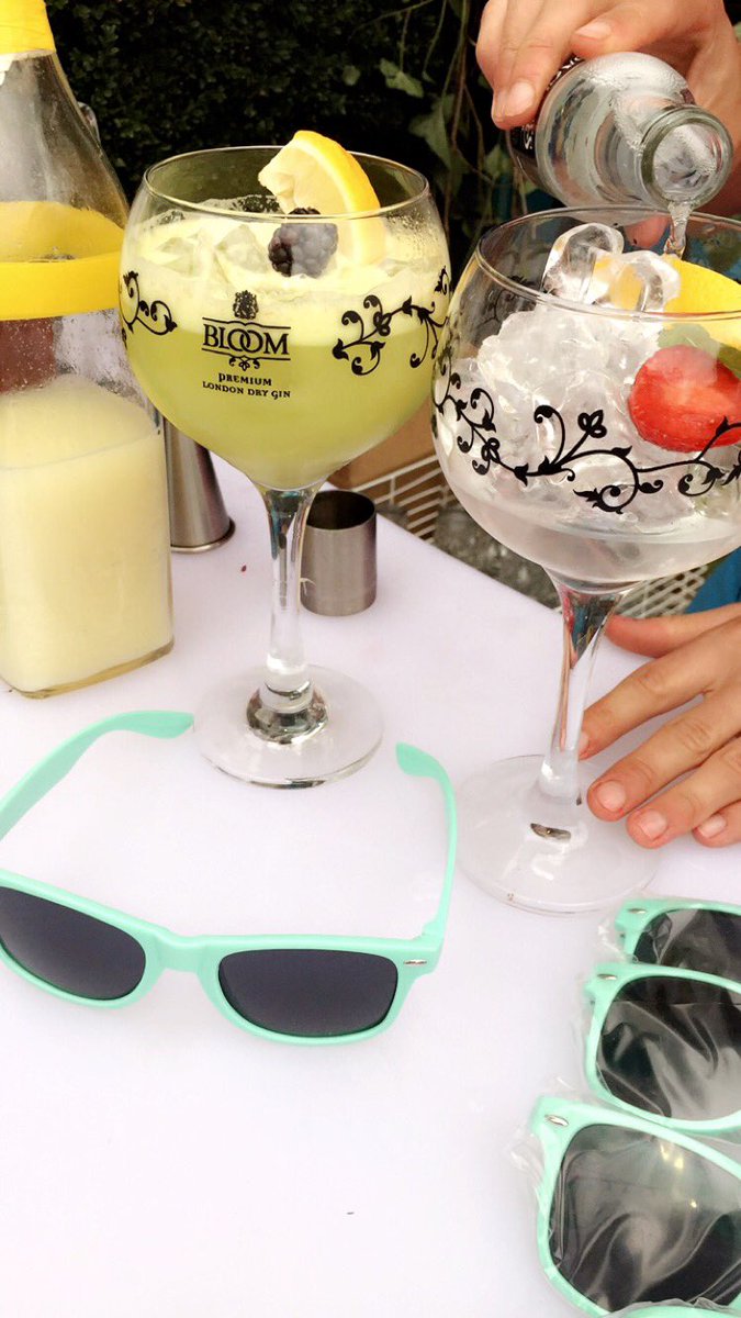 lisa_d3's tweet image. Bloom Gin Garden @ElectricCork  #CorkPride #BloomGin 😎🍓🍸💃🏼💚💙💜💛❤️